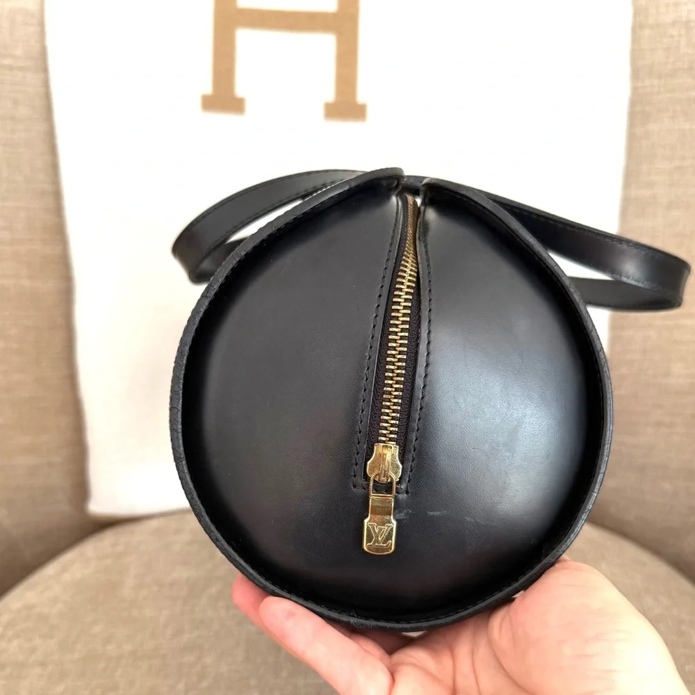 Authentic Louis Vuitton Soufflot bag Black Epi Leather with mini pouch M52862
